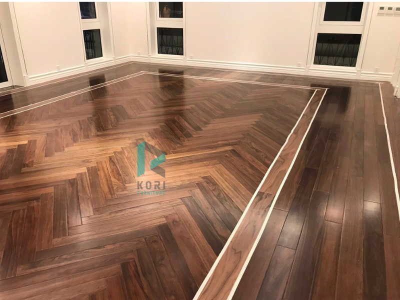 Sàn Gỗ Xương Cá Komas KM86 7 thi công lắp đặt sàn gỗ xương cá, báo giá sàn xương cá komas,
