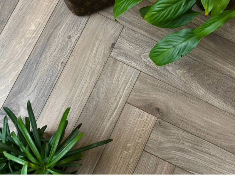 Sàn Gỗ Xương Cá Komas KM86 6 sàn gỗ công nghiệp xương cá, báo giá sàn gỗ malaysia 12mm, sàn gỗ xương cá 12mm,