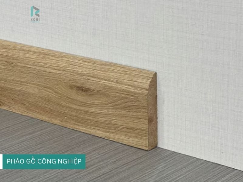 len chân tường gỗ công nghiệp