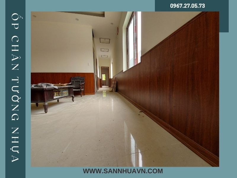 ốp chân tường nhựa giá rẻ