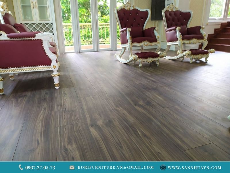 lựa chọn nội thất hợp sàn nhựa óc chó